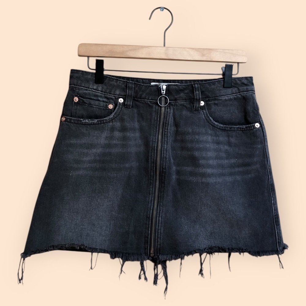 Free People We The Free Washed Black Denim Zip-Front Mini Skirt Women’s Size 28